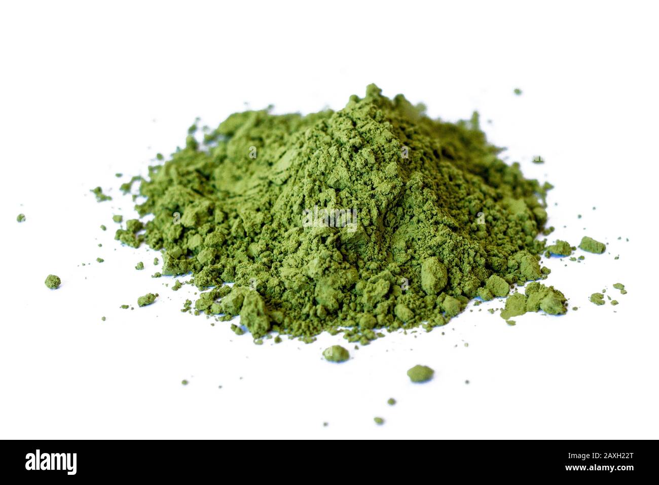 Tè Matcha in polvere su sfondo bianco Foto Stock