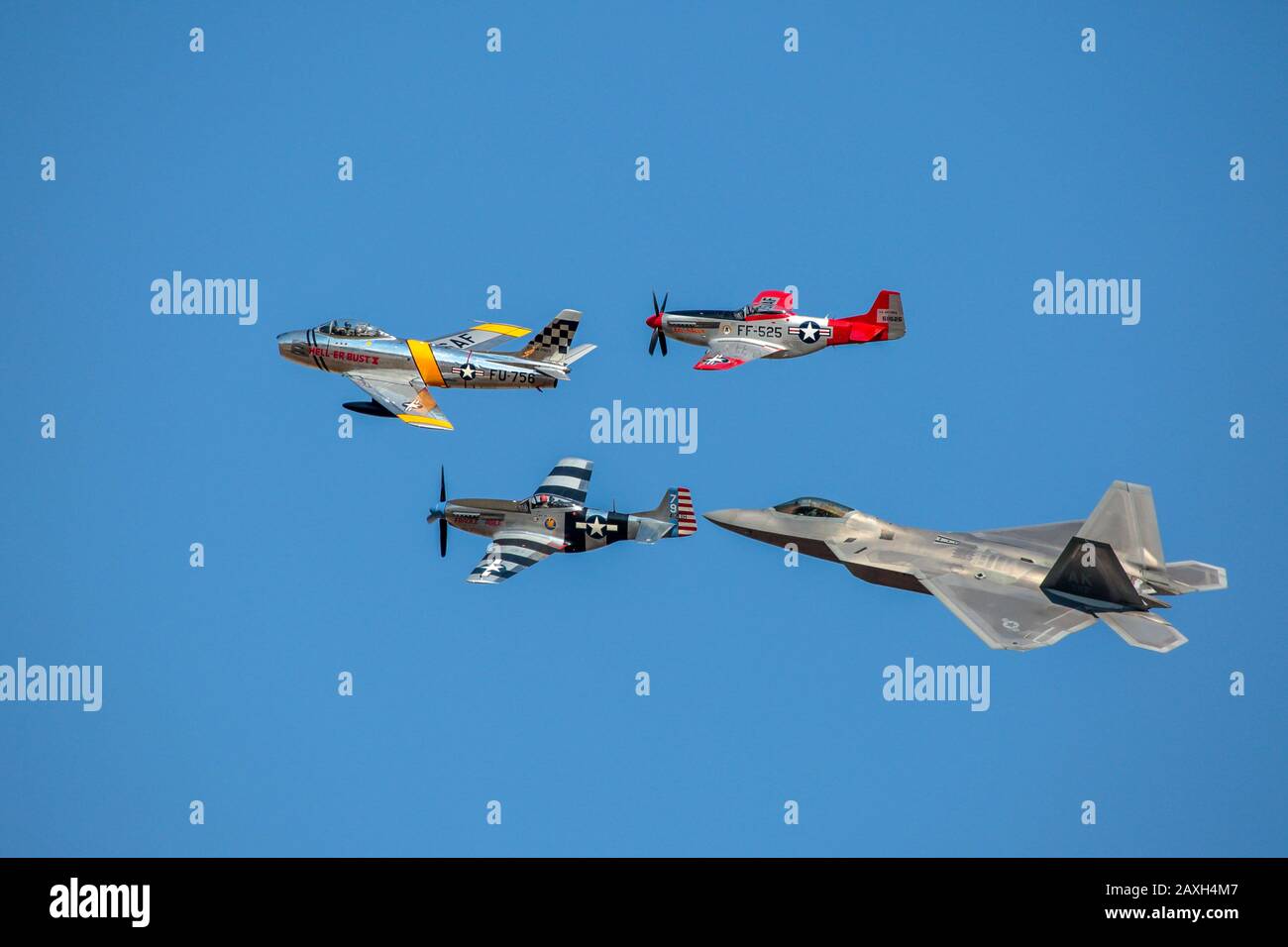 Hillsboro International Aviashhow, volo Heritage di F-22, F-86 Sabre, P-51 Mustang Foto Stock