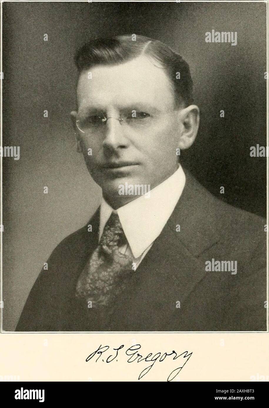 Storia Della Contea Di Orange, California : Con disegni biografici dei principali uomini e donne della contea che sono stati identificati con la sua prima crescita e sviluppo dai primi giorni al presente. D Atherton, e nel 1899, dopo un'asta aveva dichiarato di disporre di più uccelli possibile. Atherton acquistò Northamsinterest e divenne proprietario di quaranta uccelli. Nel 1902 acquistò sessantotto acri di terra dove ora vive, per l'allevamento di struzzo e questo migliorò e alla fine soldoff tutti tranne trenta acri. Ora possiede otto ostriches. La terra è stata fissata a Valencia Foto Stock