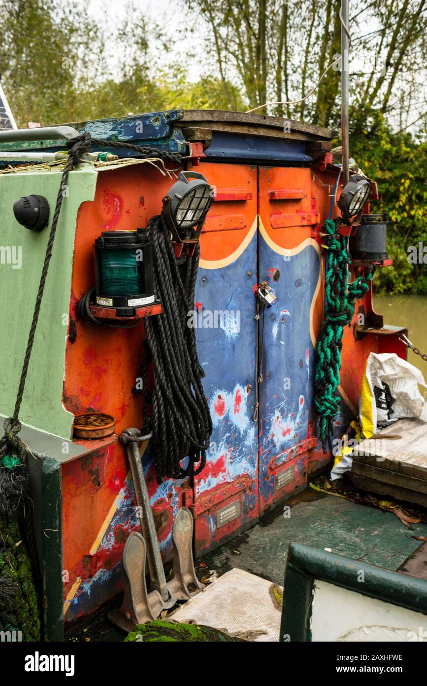 Canal boat a Wolvercote, Inghilterra, sui sentieri pubblici. Foto Stock