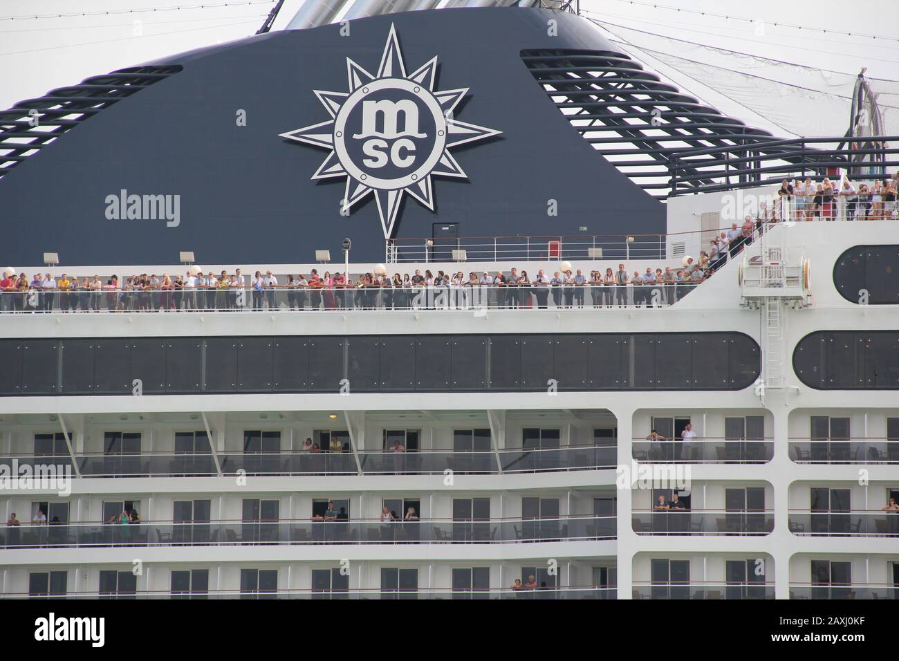 Una grande nave da crociera arriva al porto di Venezia. Italia. Tipo di nave. Primo piano. Foto Stock