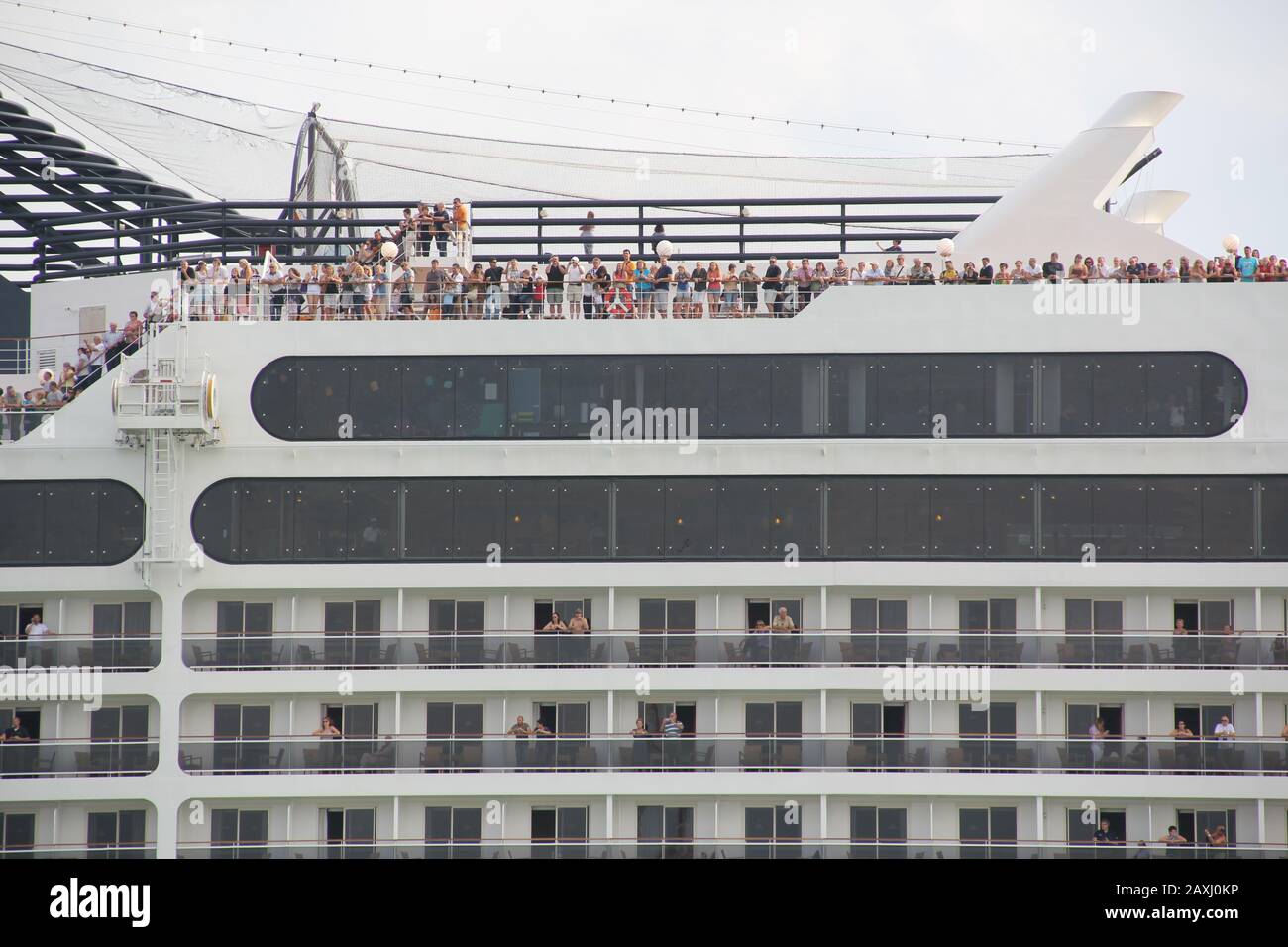 Una grande nave da crociera arriva al porto di Venezia. Italia. Tipo di nave. Primo piano. Foto Stock