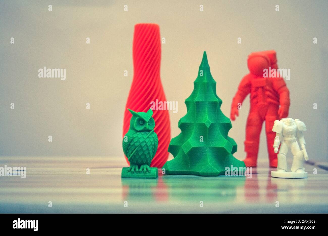 I modelli stampati su una stampante 3d. Progressiva additivo di moderna tecnologia. Copia spase, spase per il testo. Foto Stock