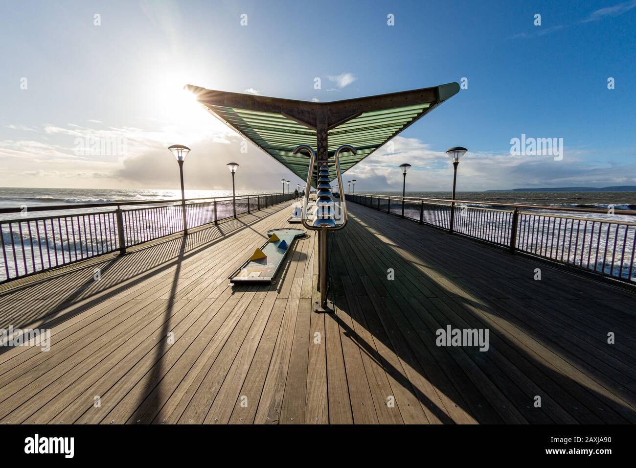 Boscombe Pier, Dorset, Regno Unito, sotto il sole invernale Foto Stock