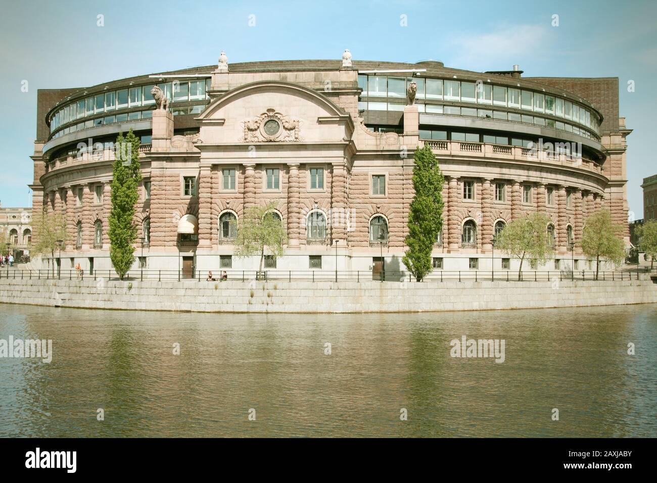 Stoccolma, Svezia. Riksdag (parlamento) edificio a Helgeandsholmen isola. Tonalità di colore con elaborazione incrociata - stile con filtro retro dell'immagine. Foto Stock