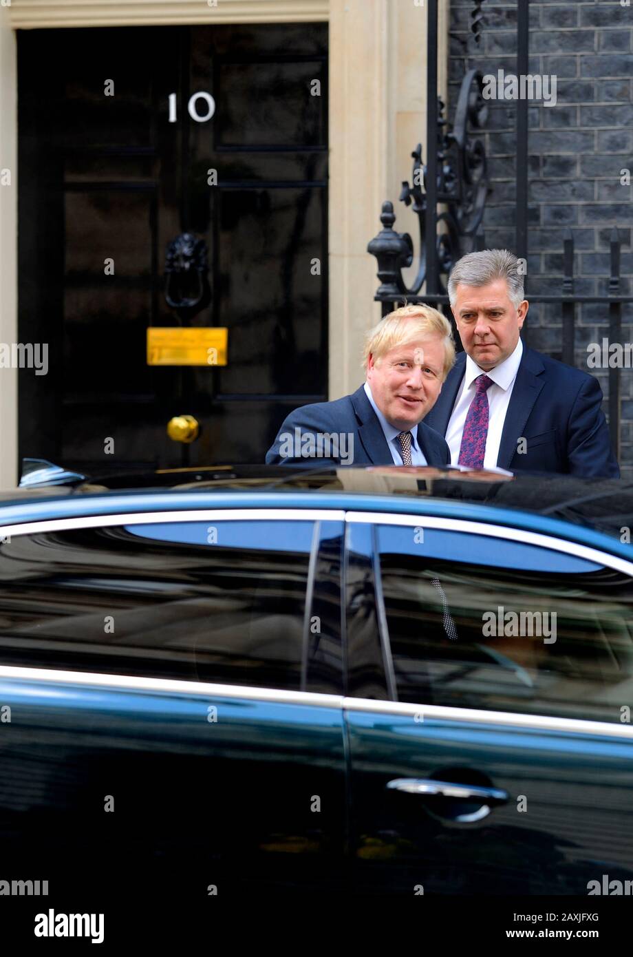 Il primo ministro britannico Boris Johnson MP ha lasciato un incontro con il gabinetto a Downing Street, febbraio 2020. Foto Stock