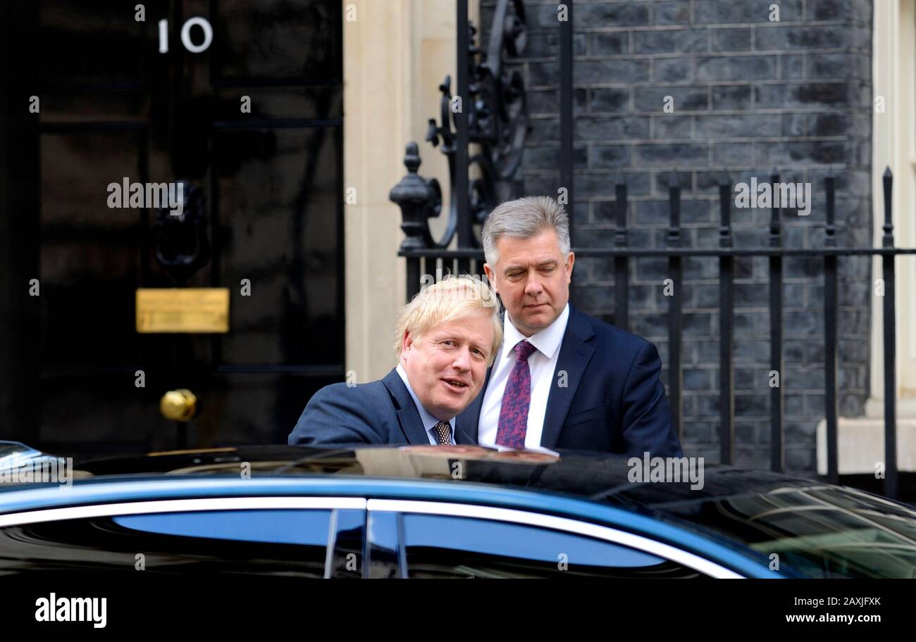 Il primo ministro britannico Boris Johnson MP ha lasciato un incontro con il gabinetto a Downing Street, febbraio 2020. Foto Stock