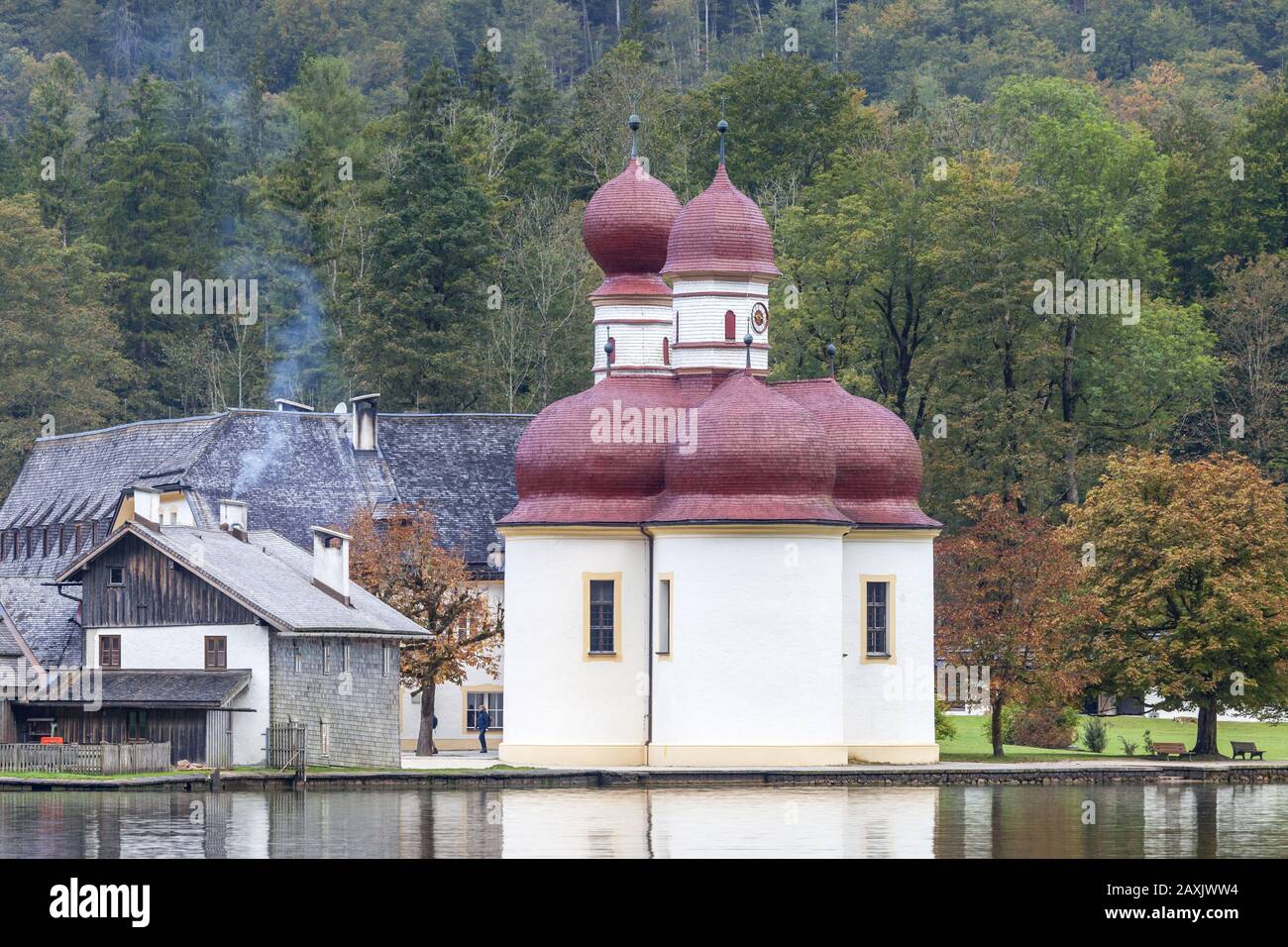 Cappella San Bartolomeo Al Lago Königssee, Penisola Di Hirschau, Schönau, Berchtesgadener Land, Alta Baviera, Baviera, Germania Meridionale, Germania, Europa Foto Stock