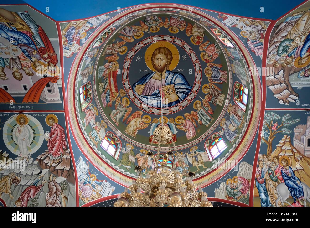 Cristo Pantocratore decora il soffitto a cupola della Chiesa greco-ortodossa del profeta Eliseo nella città di Gerico nei territori palestinesi. Cisgiordania, Israele Foto Stock