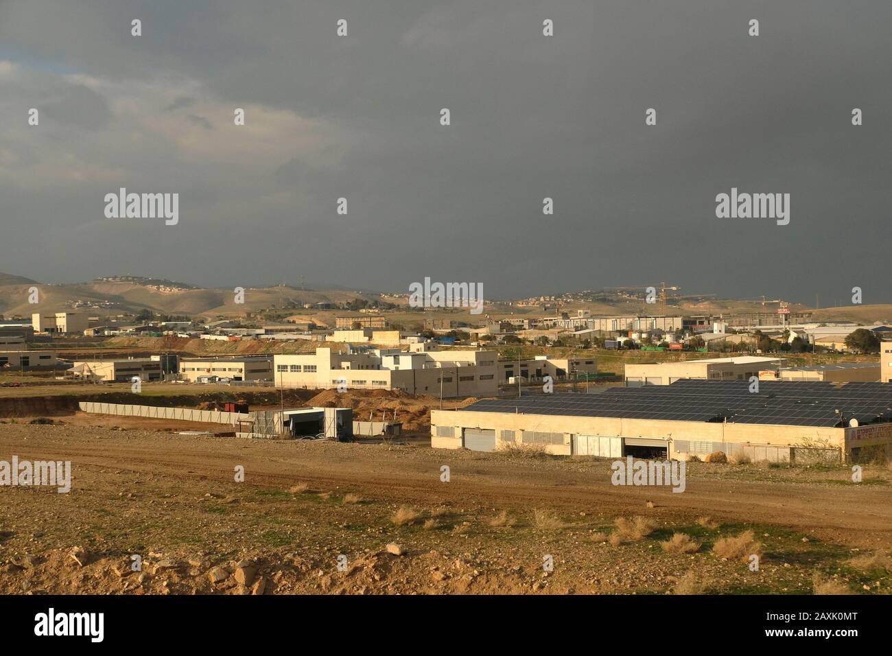 Vista di Mishor Adumim un parco industriale situato nella zona industriale dell'insediamento israeliano di Ma'ale Adumim, a circa 10 minuti di auto da Gerusalemme, in Cisgiordania. Israele Foto Stock