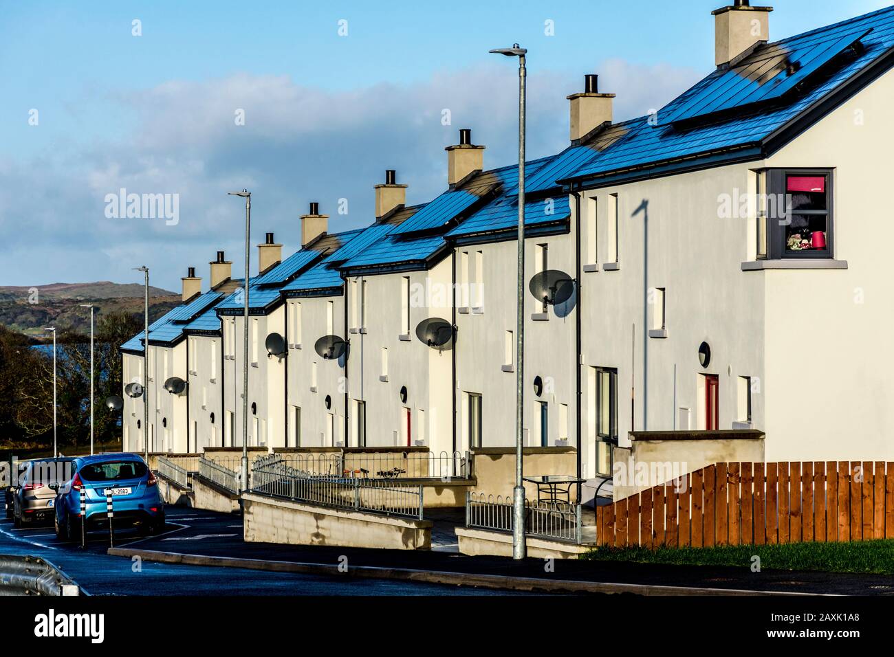 Ardara, Contea Di Donegal, Irlanda. Alloggi sociali nel villaggio rurale, costiero. Foto Stock