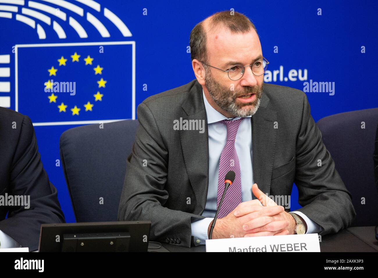 Strasburgo, Francia. 12th Feb 2020. Manfred Weber (CSU), leader del gruppo parlamentare del PPE, parla della difesa contro il virus corona durante una conferenza stampa del PPE nella sede del Parlamento europeo. Il virus, originario della Cina, ha finora rivendicato oltre 900 vite in tutto il mondo. Foto: Philipp von Ditfurth/dpa credito: DPA Picture Alliance/Alamy Live News Foto Stock