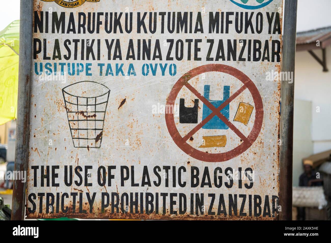 Divieto di borse di plastica in Tanzania, Chake Chake, Isola di Pemba, Tanzania Foto Stock