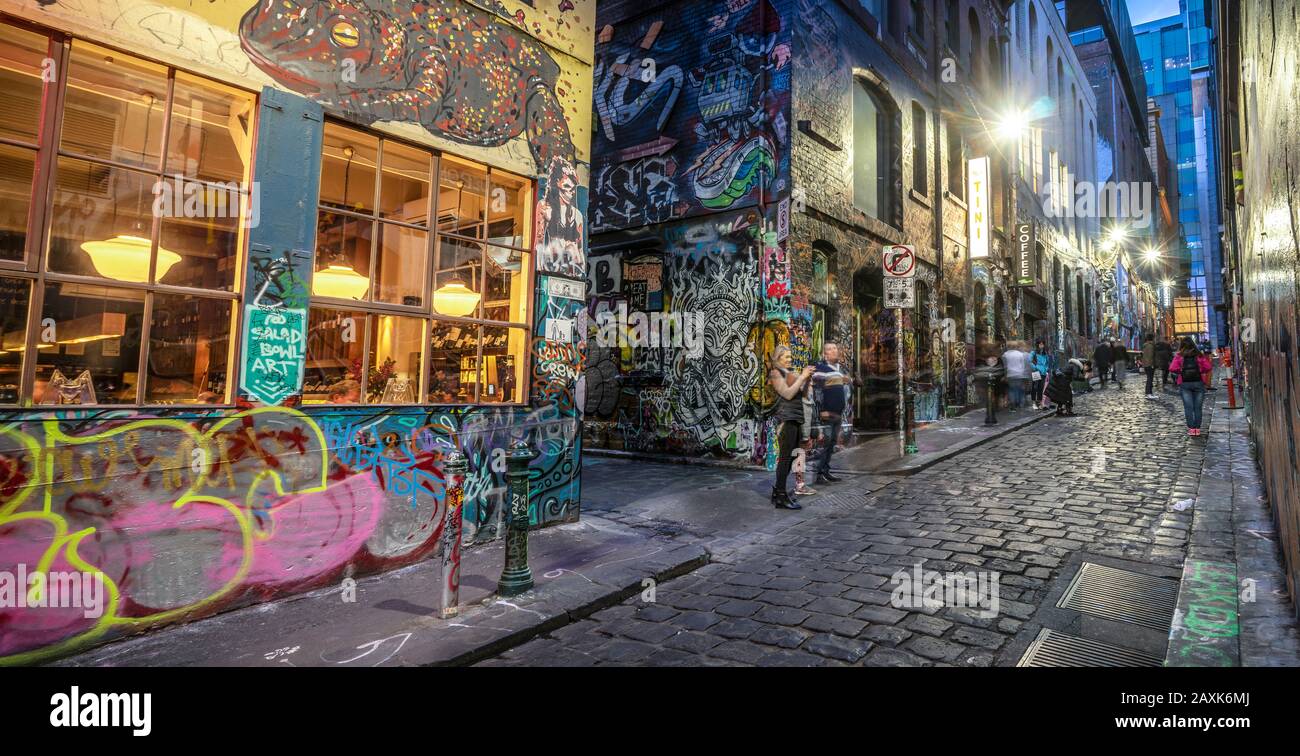 Melbourne, vista della città, di notte, graffiti, provincia Victoria, Australia Foto Stock