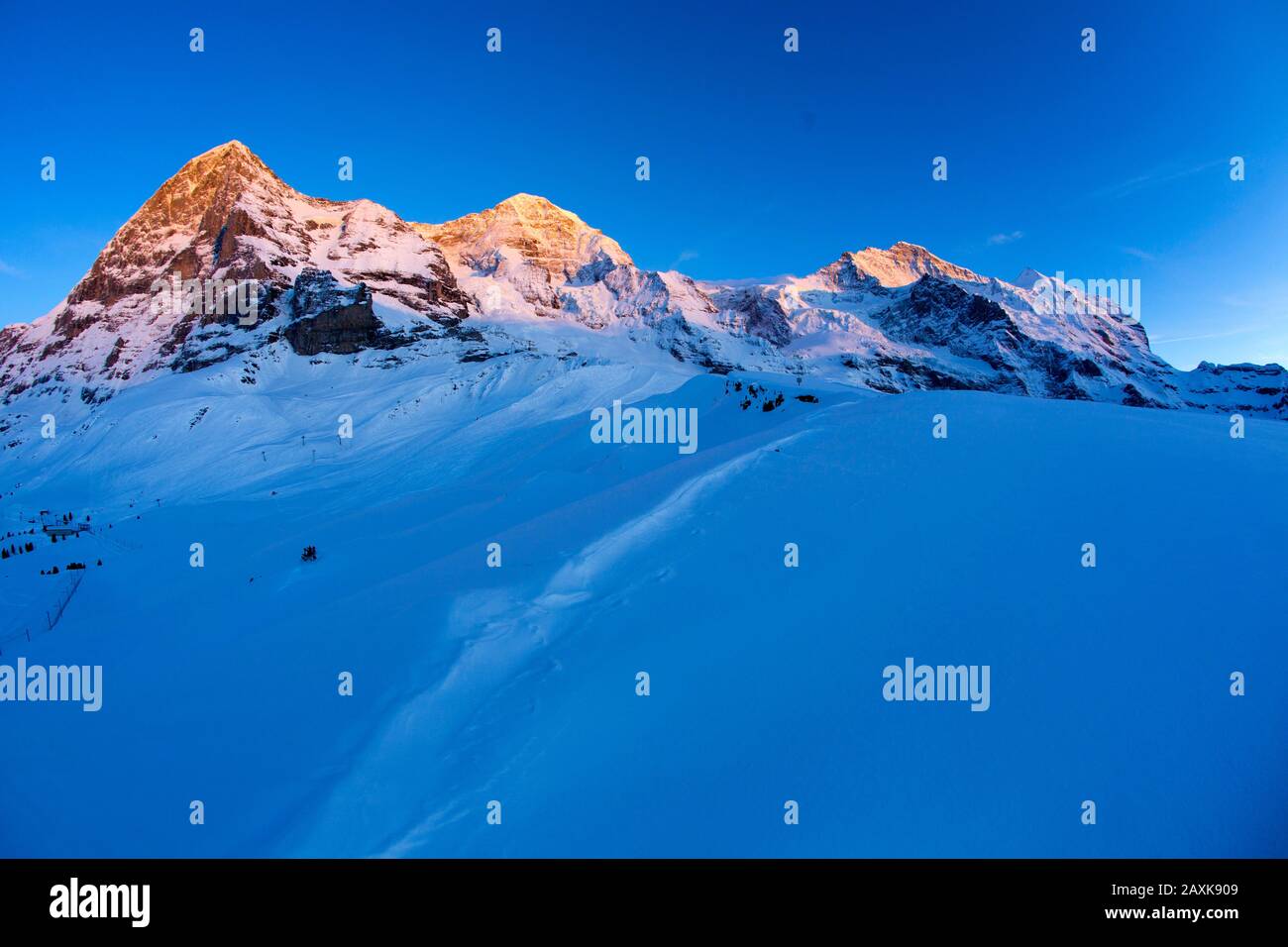 Moench und eiger immagini e fotografie stock ad alta risoluzione - Alamy