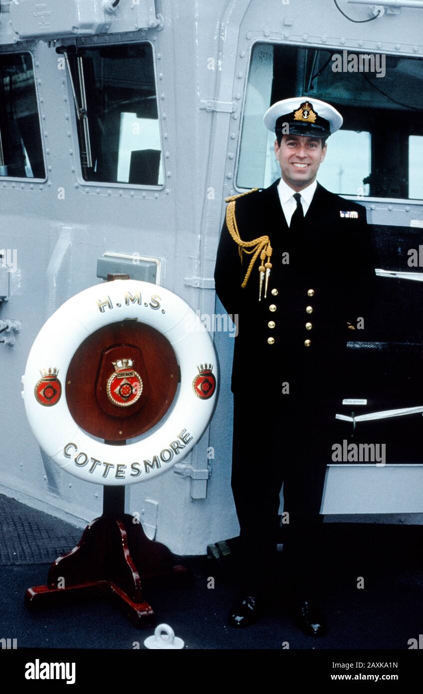 Il principe Andrew prende il comando di HMS Cottesmore, Rosyth, Scozia, aprile 1993 Foto Stock