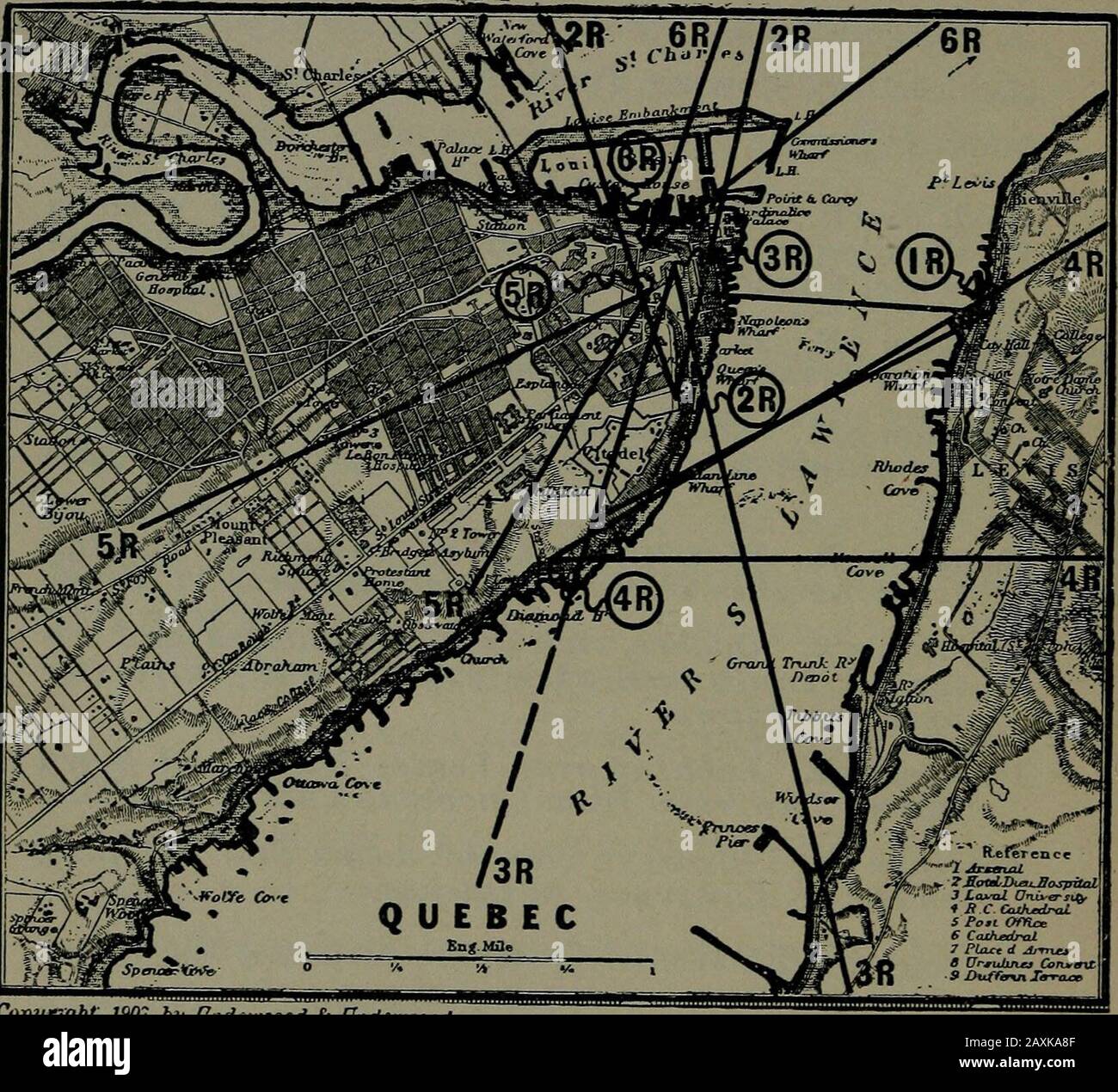 Geografia attraverso lo stereoscopio. E Posizione del fiume 3R. Guardando il San Lorenzo dall'università la-val - cittadella davanti all'hotel, Que-bec Posizione 4R. Navi da guerra nella St.Lao.Wrence - lookingda altezze dietro la cittadella, Quebec, a Levis Posizione 5R. Quebec, ricca di ricordi antichi e tradizioni rommaniche: Vista dall'universitione Laval Posizione città superiore 6R. Si affaccia sul bacino di Louise e sul fiume San Lorenzo dal Quebec al Laurentian Mis. Posizione 7R. BirdsEye vista di banchine e shippingon il St* Lawrence, al Québec Descrivere il sito del Québec. Contrapporre le divisioni superiore e inferiore. Che sugg Foto Stock