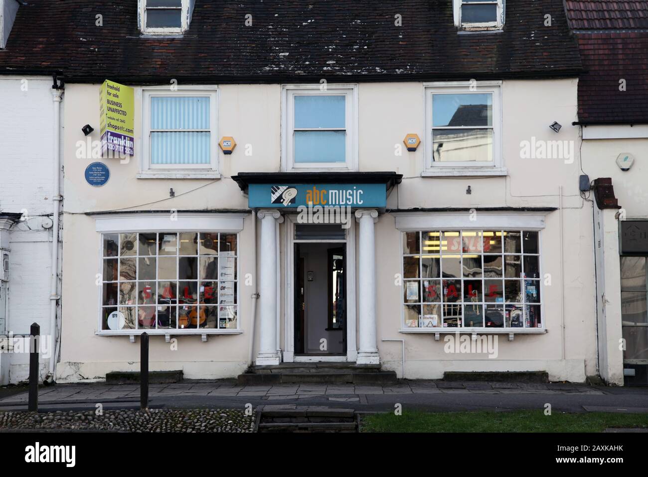 ABC Music Shop di fronte a Esher, Surrey, Regno Unito, febbraio 2020 Foto Stock