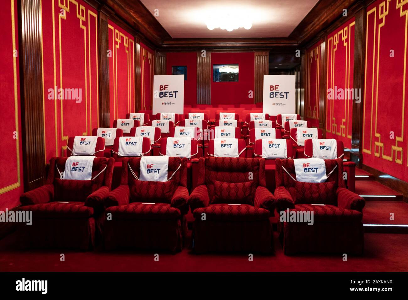 La sala di screening della Casa Bianca è decorata con slogan Be Best in preparazione di uno screening Del Mese della storia Nera di "Figure nascoste" da parte della First Lady Melania Trump degli Stati Uniti 6 febbraio 2020 a Washington, DC. Foto Stock