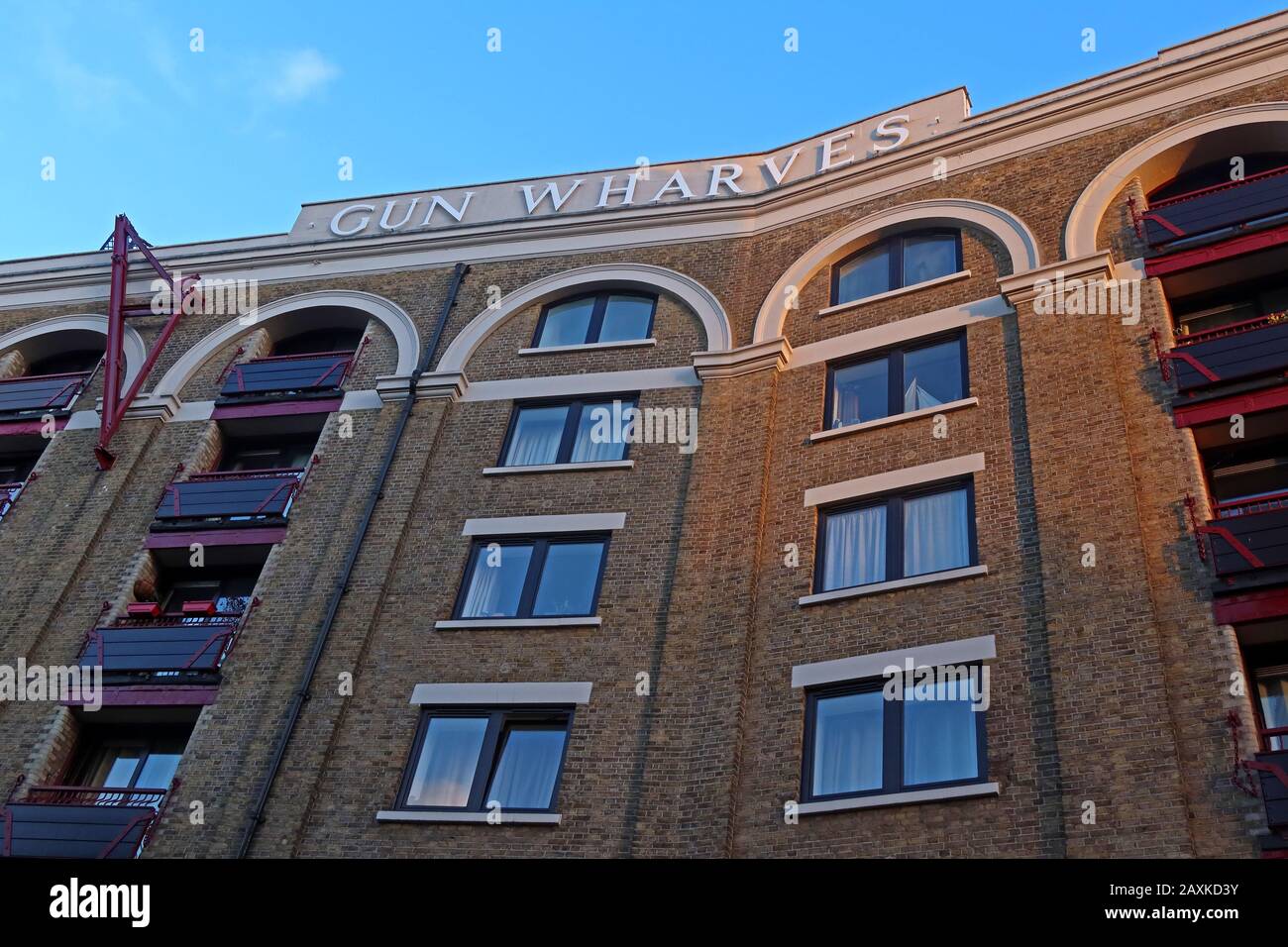 Armi da fuoco, magazzini elencati di grado II, voce 1242445, Wapping High St, Wapping, Tamigi, London Docklands, Inghilterra, Regno Unito, E1W 2NJ Foto Stock
