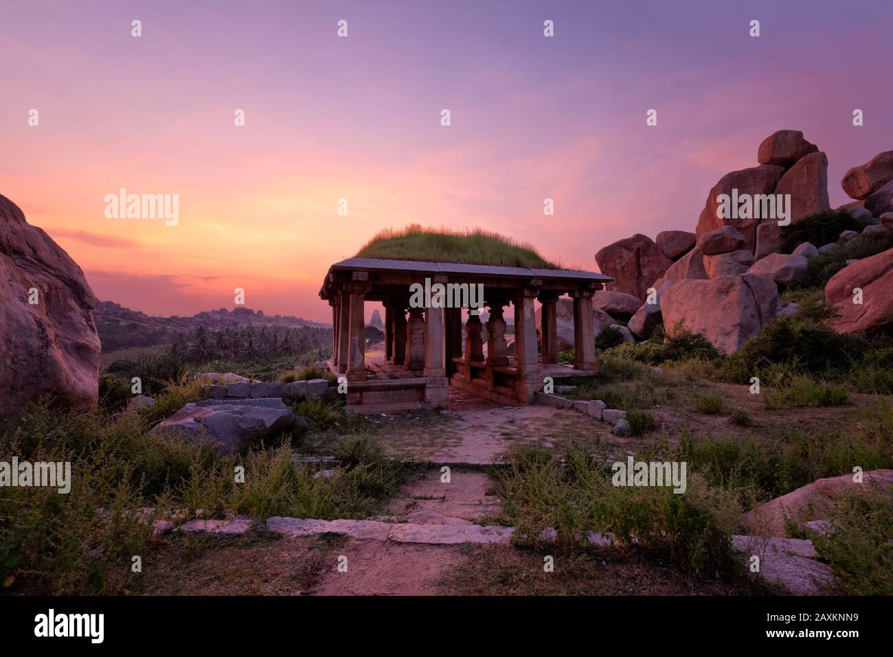 Le antiche rovine di Hampi sul tramonto. India Foto Stock