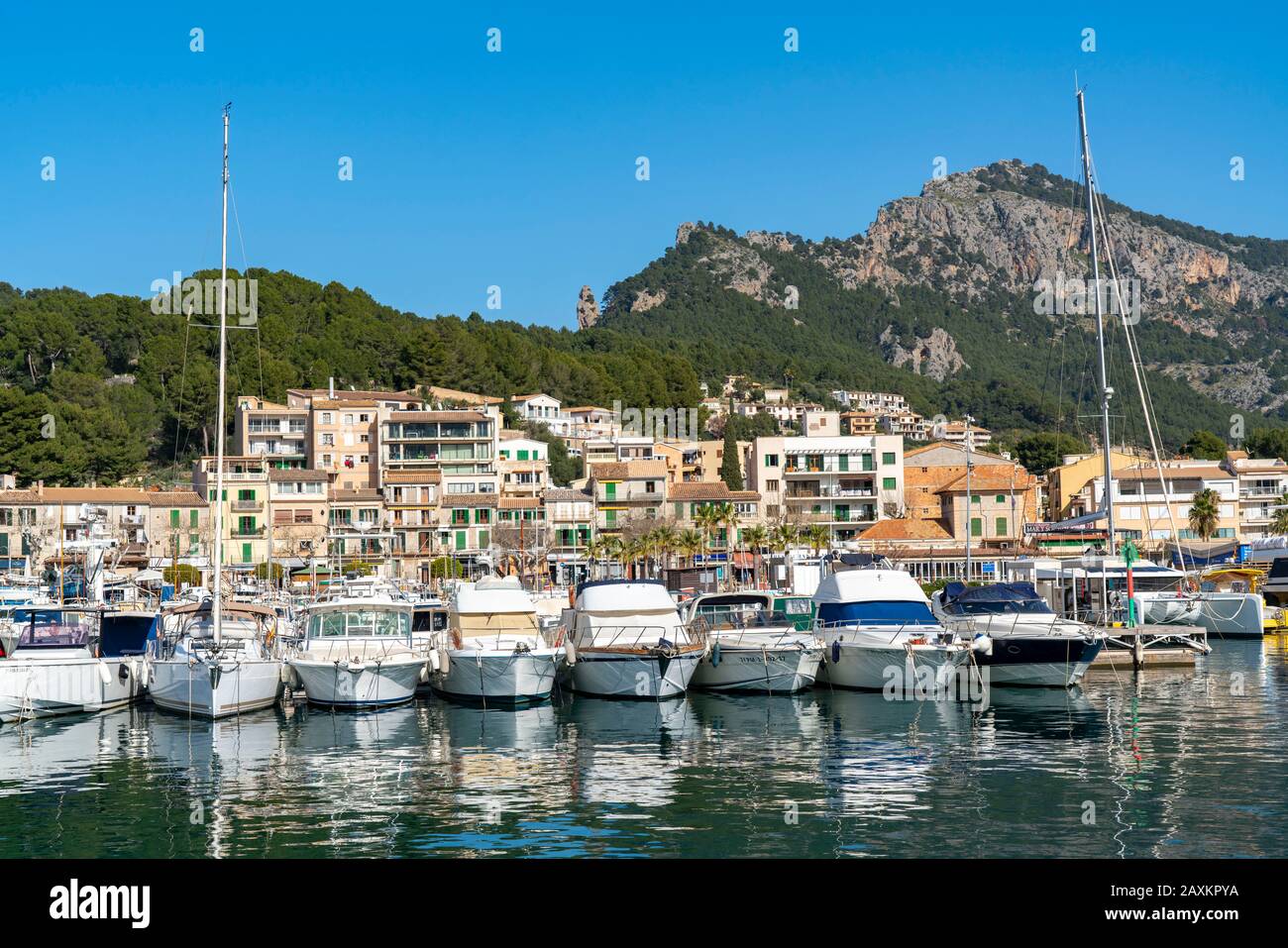 Città costiera Port de Sóller, nella parte nord-occidentale dell'isola, vicino a Alconàsser, Serra de Tramuntana, Mallorca, Spagna, Foto Stock