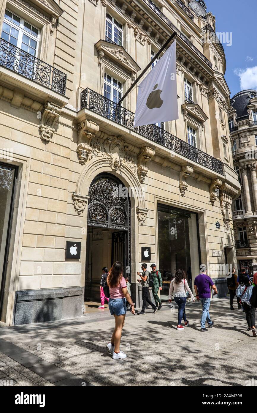 Apple Store Sugli Champs-Élysées Parigi Francia Europa Foto Stock