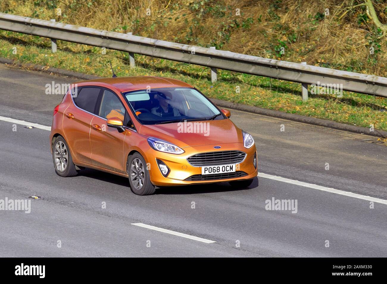 2018 Bronze Ford Fiesta B AND o Play Titan; traffico veicolare britannico, trasporti, berline moderne, sull'autostrada M61, Manchester, Regno Unito Foto Stock