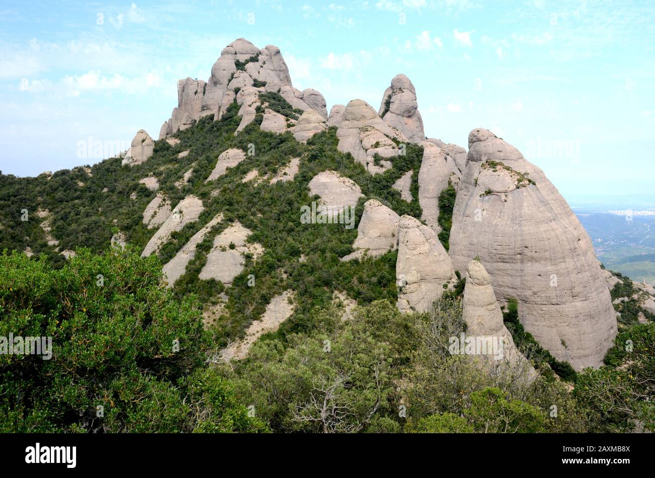 Le montagne di Montserrat vicino a Barcellona sono famose per il monastero che si trova lì Foto Stock