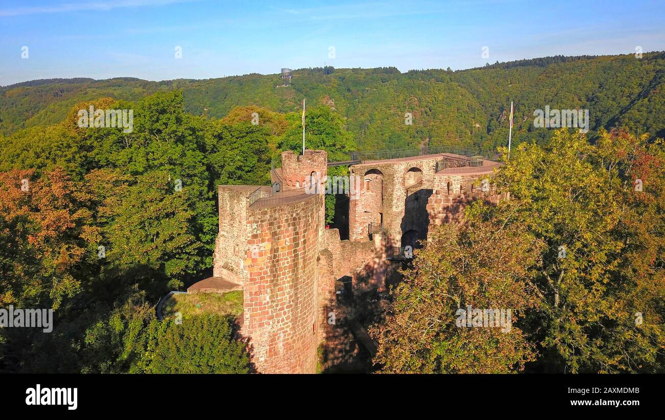Castello di Montclair rovina sopra il Saar Loop vicino Mettlach, Saarland, Germania Foto Stock