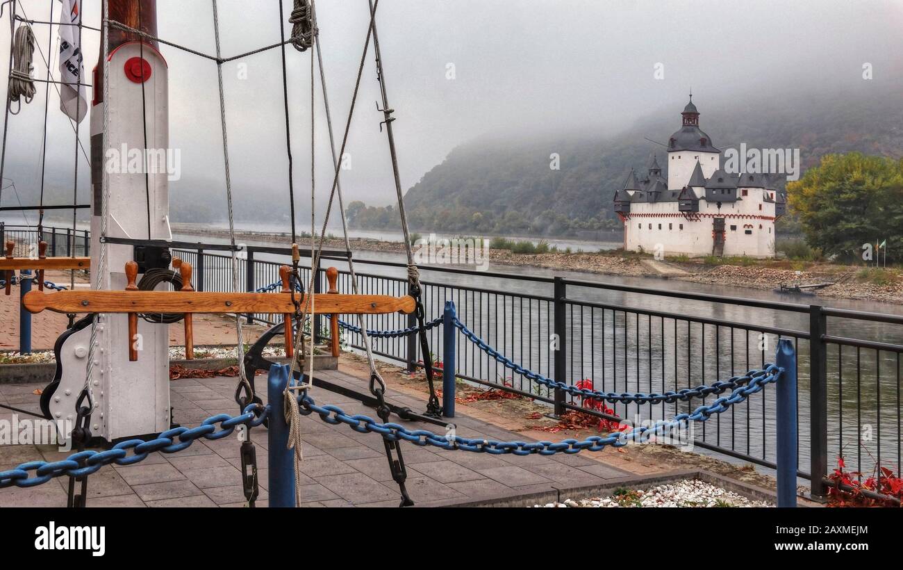 Vista al castello di Pfalzgrafenstein sul Reno, vicino a Kaub, Renania-Palatinato, Germania Foto Stock