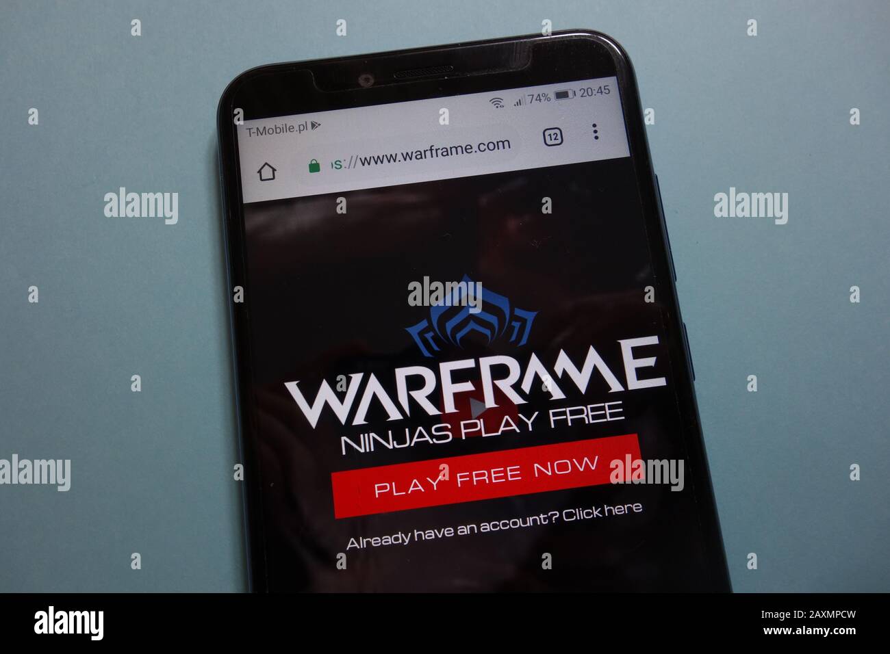 Sito ufficiale del gioco d'azione online di Warframe visualizzato sullo smartphone Foto Stock