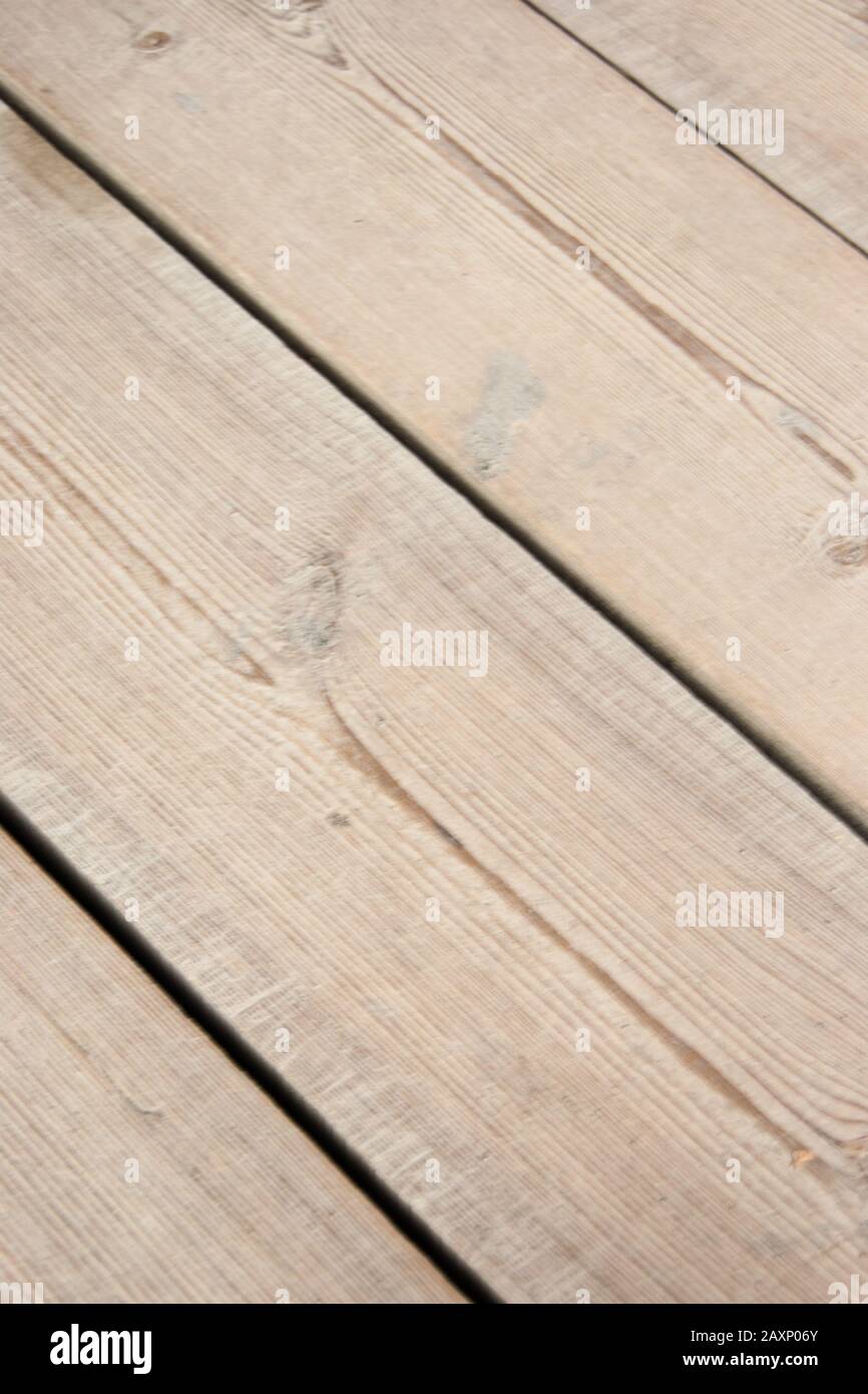 Sfondo per collage, sito web o blog - legno naturale non dipinto tavole lisce ad un angolo Foto Stock