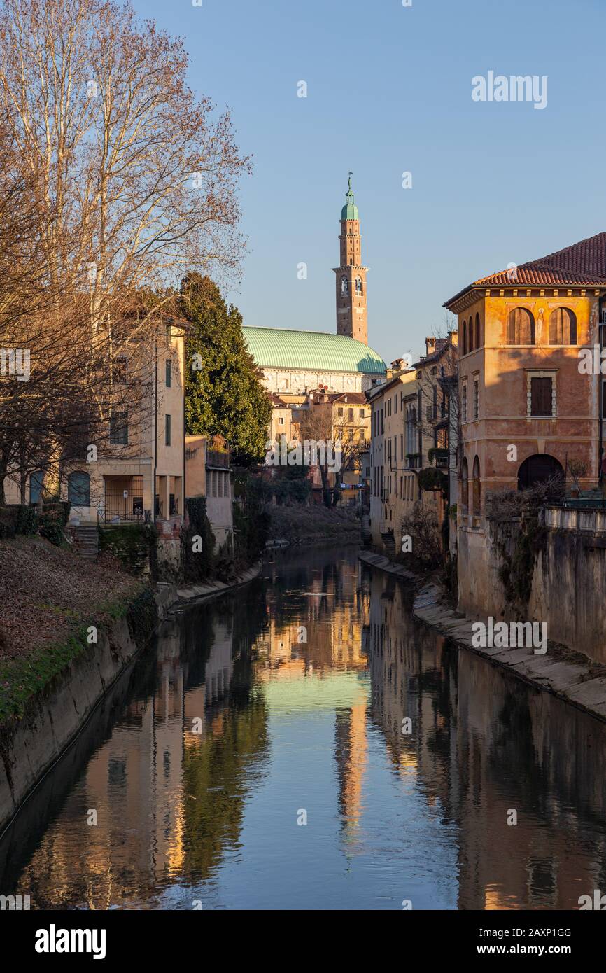 Veduta della Basilica Palladiana di Vicenza. La città di Palladio, dal nome dell'architetto che qui progettò la maggior parte delle sue opere Foto Stock