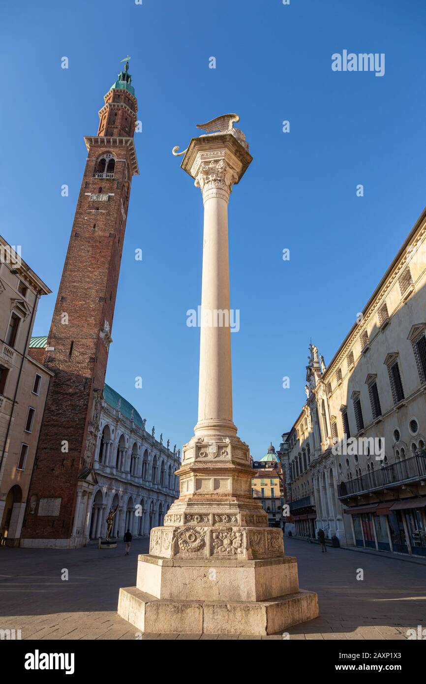 Vista sulla Piazza dei Signori di Vicenza. La città di Palladio, dal nome dell'architetto che qui progettò la maggior parte delle sue opere Foto Stock