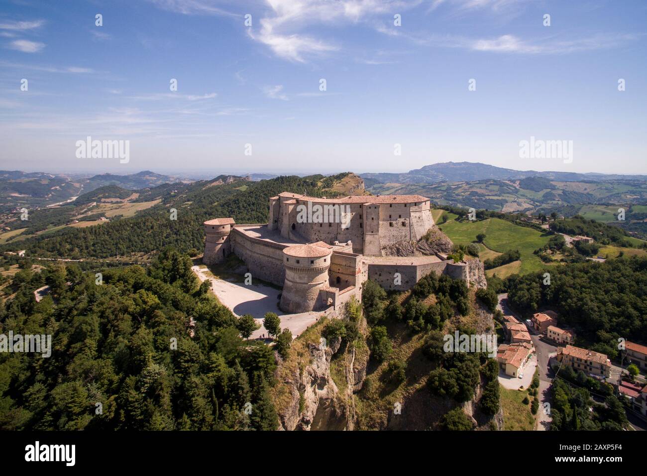 Veduta aerea della fortezza del castello di San Leo Foto Stock
