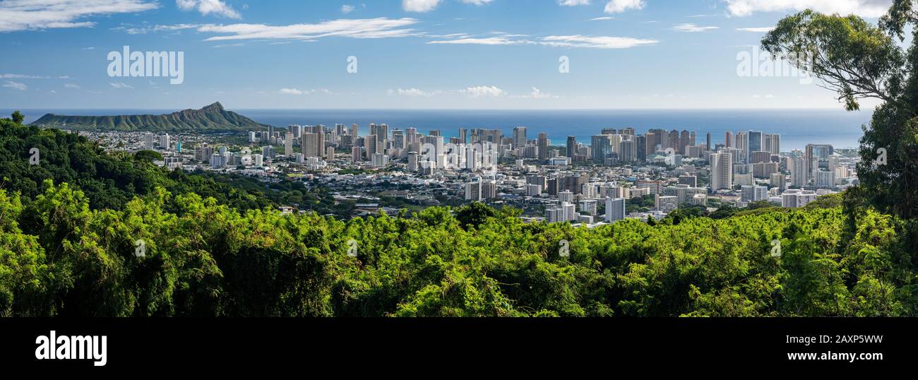 Ampia immagine panoramica di Waikiki, Honolulu e Diamond Head dal Tantalus Si Affacciano su Oahu, Hawaii Foto Stock