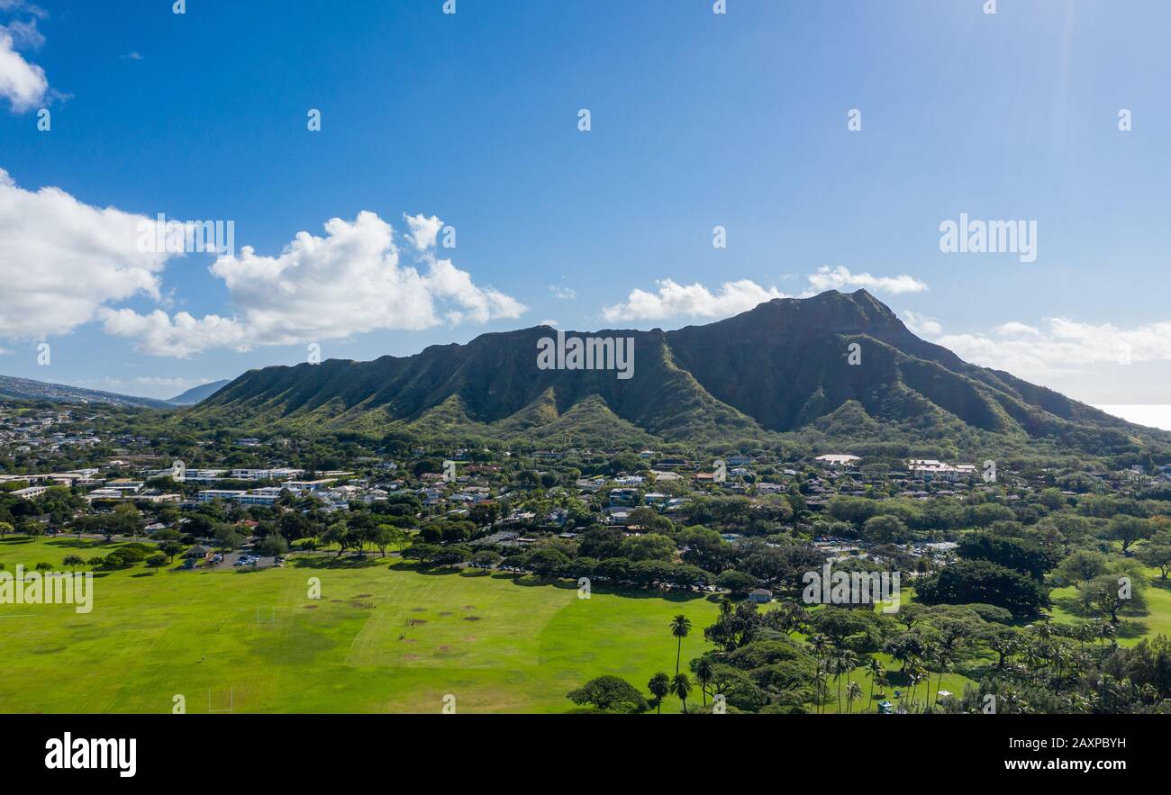 Veduta aerea del parco regionale di Kapi'olani a Waikiki con Diamond Head a Oahu nelle Hawaii Foto Stock