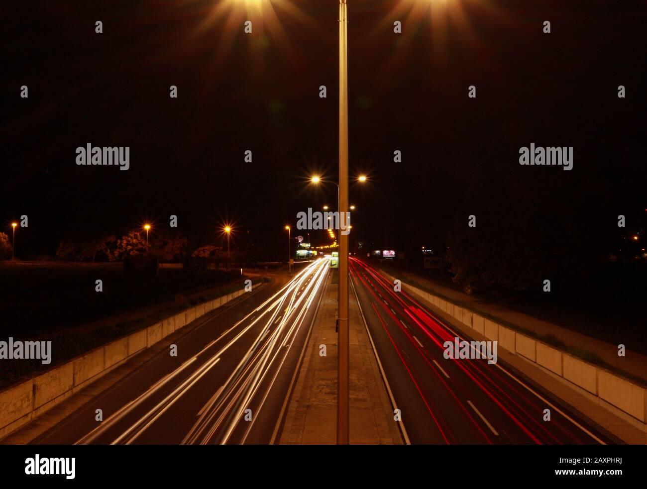 Il semaforo di notte Foto Stock