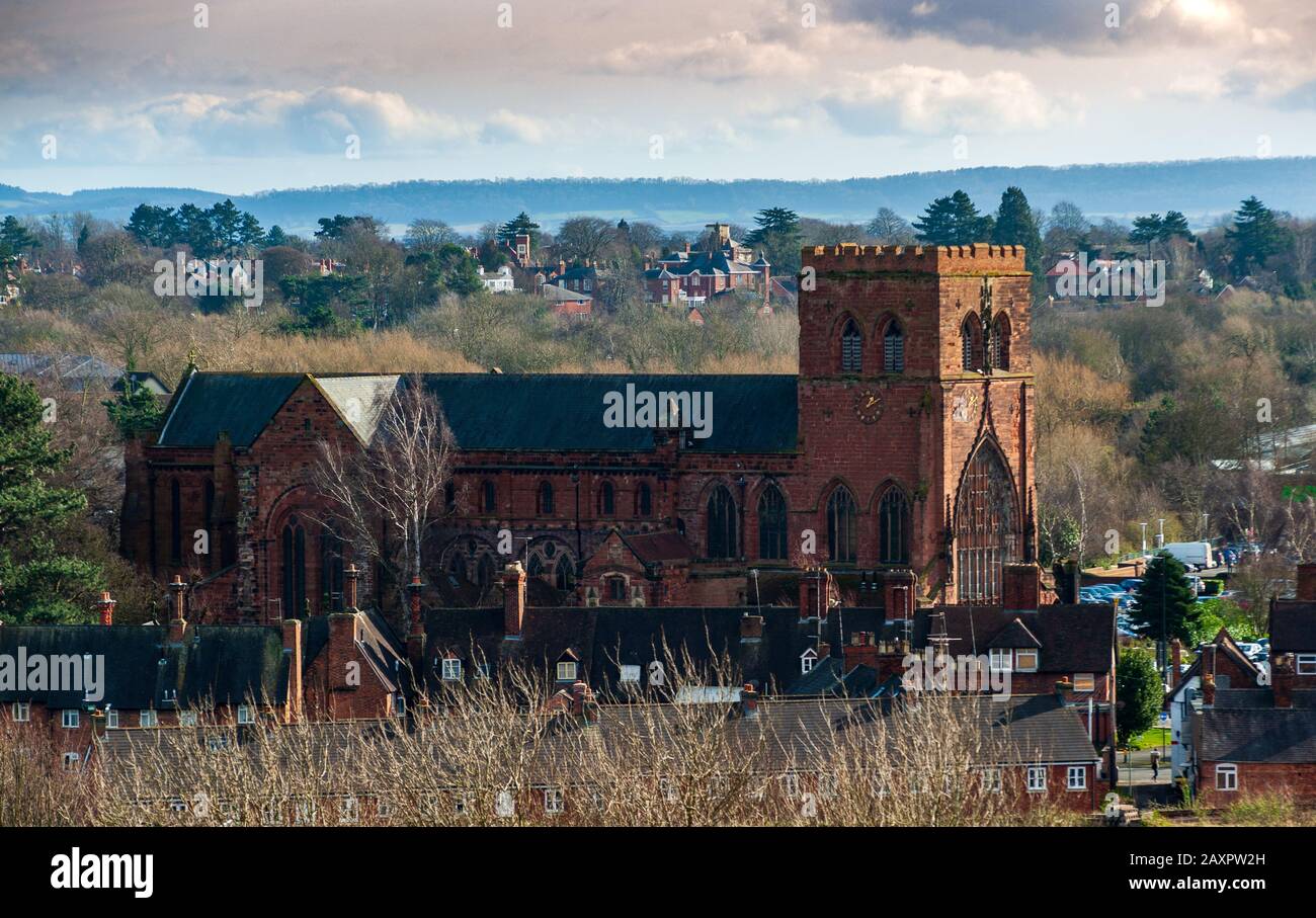 Shrewsbury Abbey in primavera, nella città medievale di mercato della storica Shrewsbury, a Shropshire, West Midlands Foto Stock