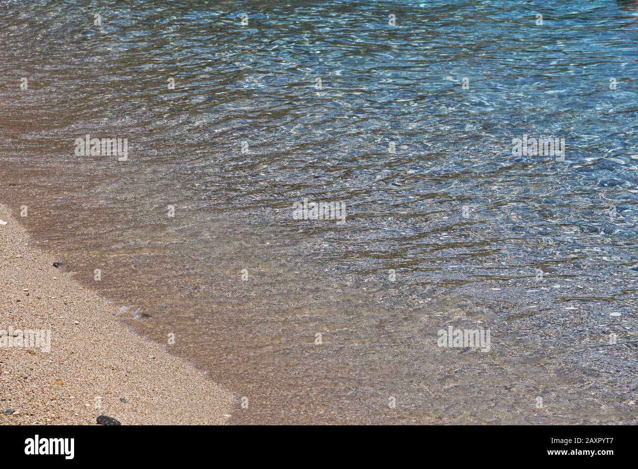 Il magnifico mare che si può ammirare sulla spiaggia di Cala Luna, un paradiso terreno in Sardegna, Italia. Foto Stock