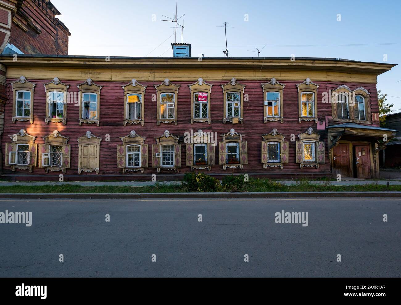 Casa tradizionale in legno, Irktusk, Siberia, Federazione russa Foto Stock