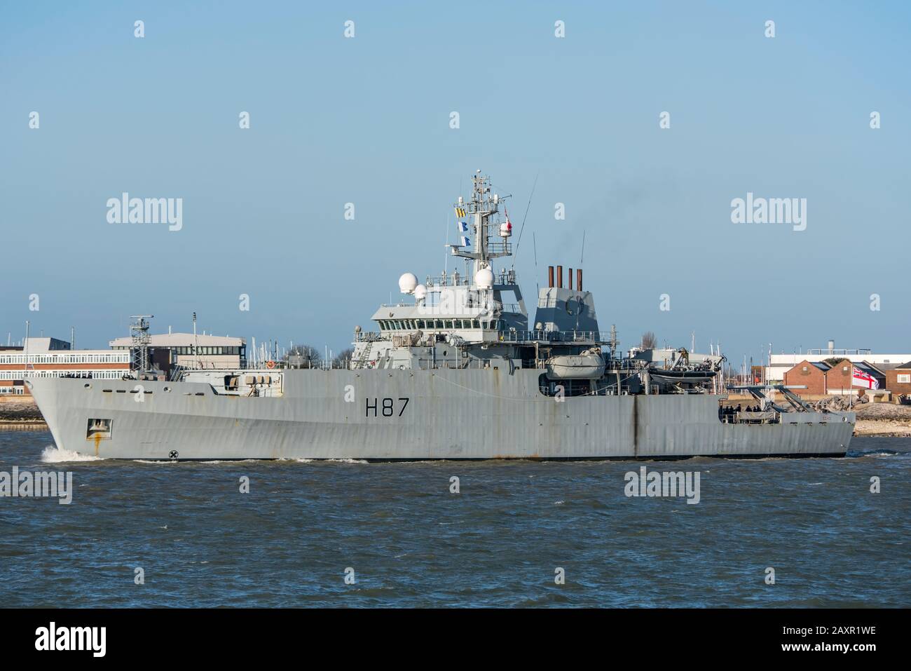 La Royal Navy Hydrospographic Survey e la nave di ricerca, HMS Echo (H87), nel Solent dopo aver lasciato Portsmouth, UK, il 12th febbraio 2020. Foto Stock