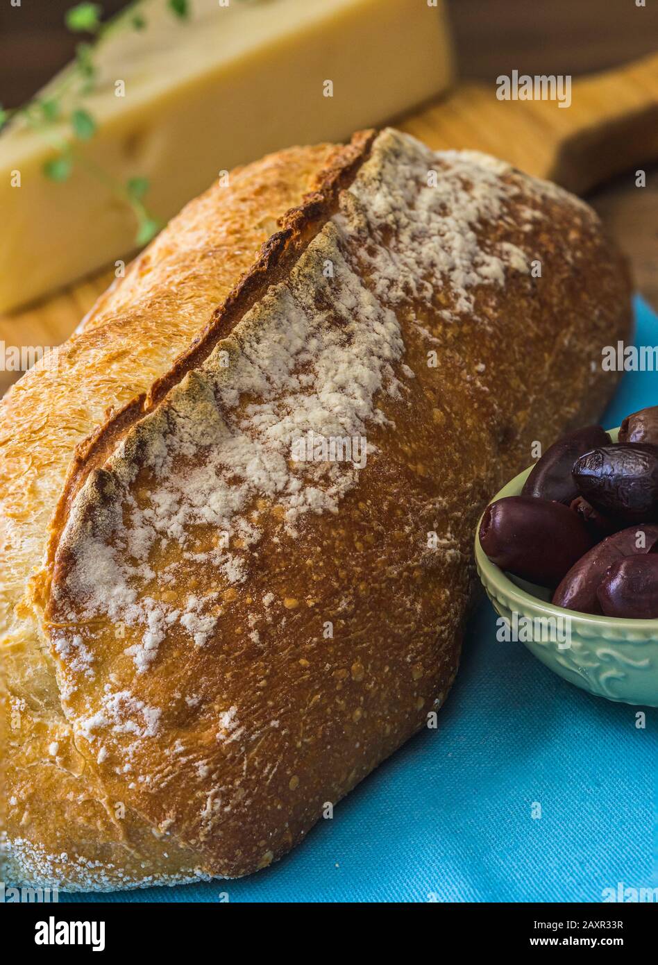 Olive e formaggio focolare. Foto Stock