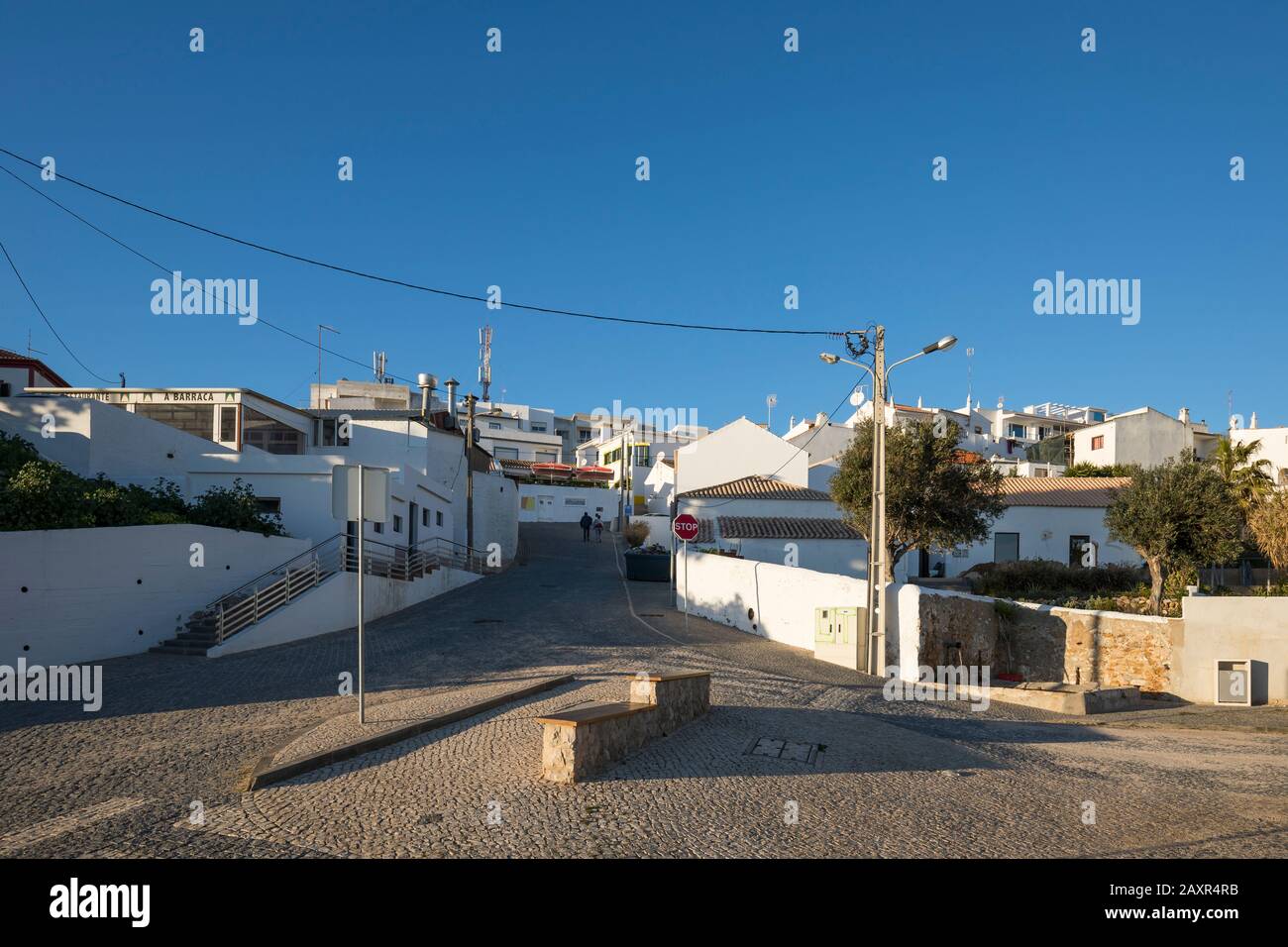 Il villaggio di Burgau, il villaggio si trova nel parco naturale Parque Natural do Sudoeste Alentejano e Costa Vicentina, Algarve, Faro, Portogallo Foto Stock