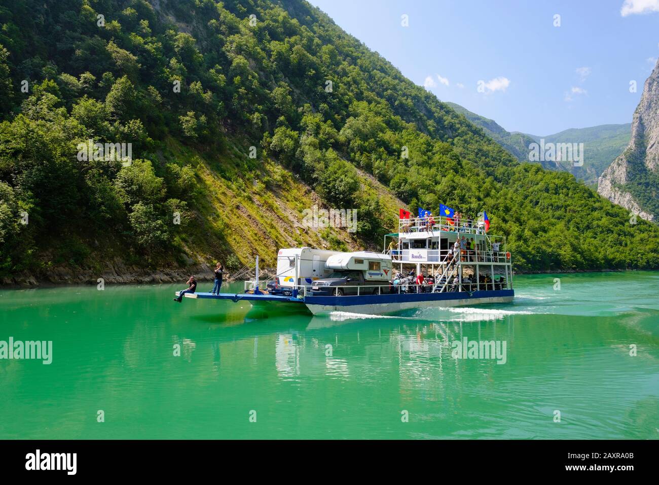 Traghetto Per Auto, Koman Reservoir, Liqeni I Komanit, Drin River, Shkoder Shark, Albania Foto Stock