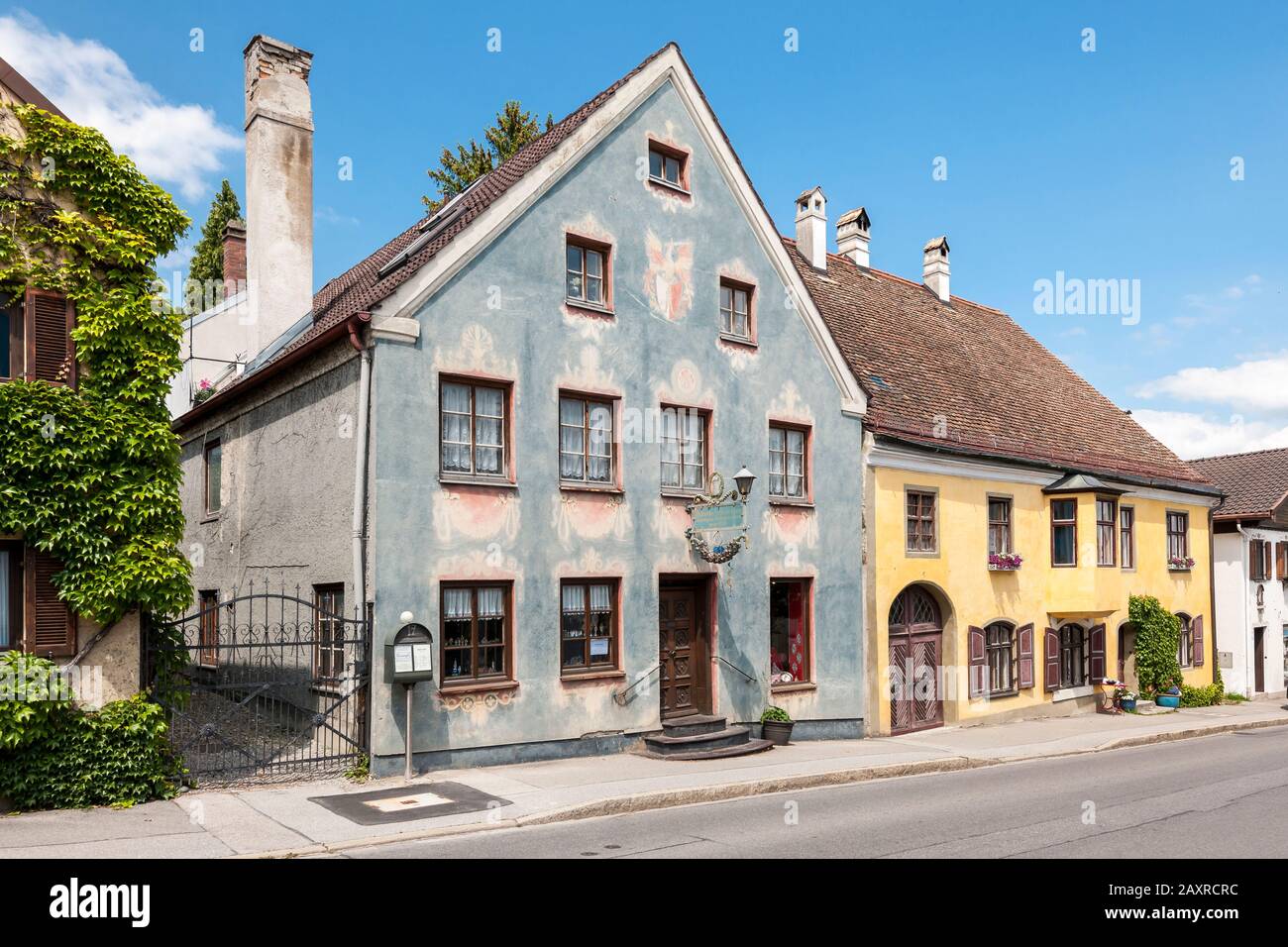 Facciate di case a Diessen am Ammersee, Baviera, Germania Foto Stock