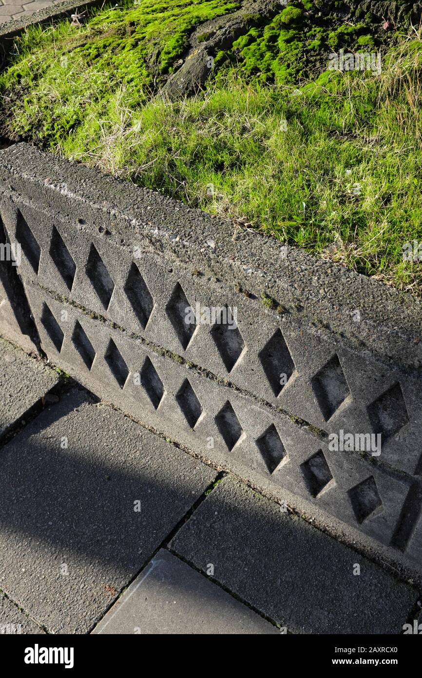 Amburgo, grattacieli della città, erba, cemento Foto Stock