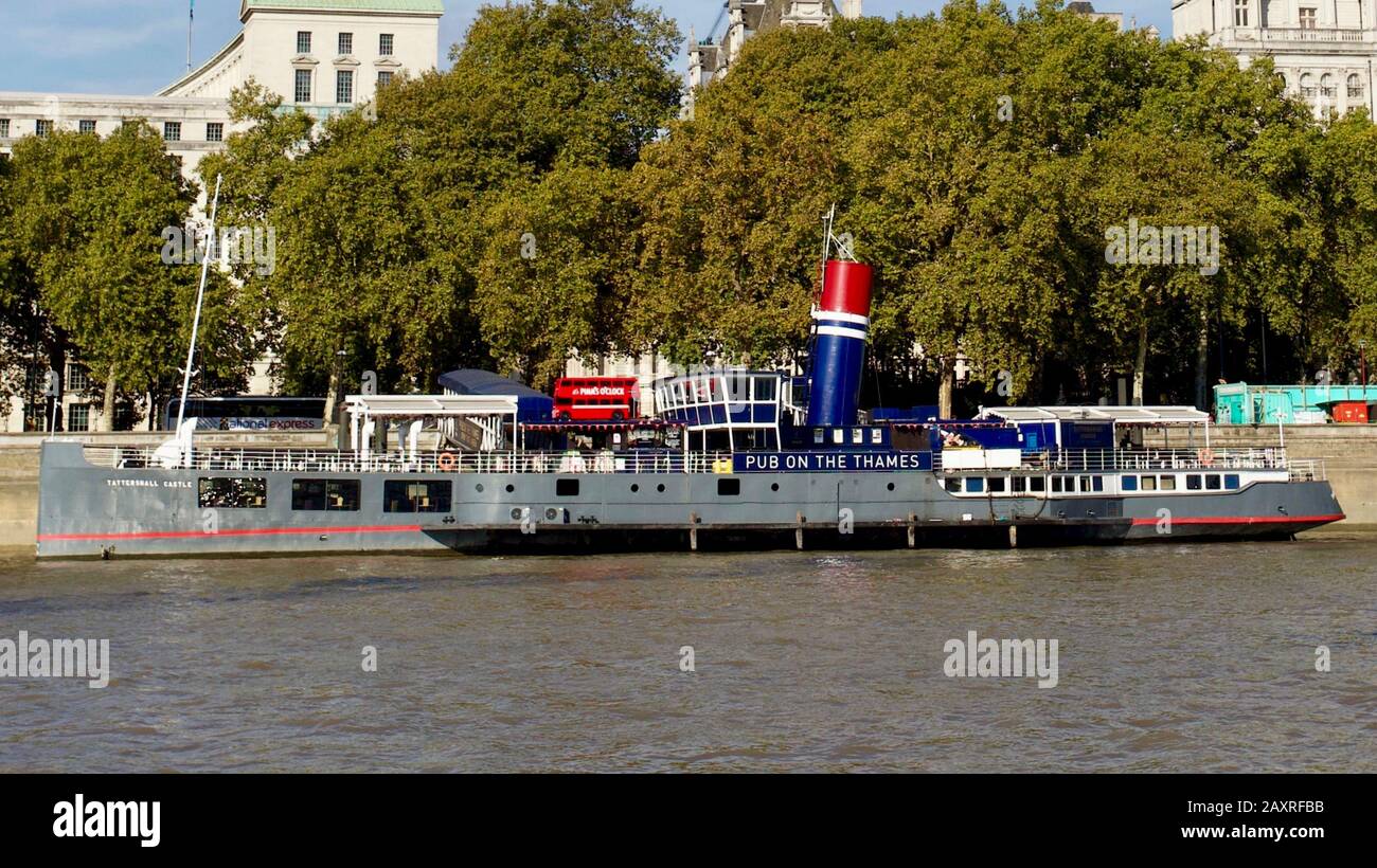 Castello Di Ps Tatterthar, Tamigi, Victoria Embankment, Whitehall, Londra, Inghilterra. Foto Stock