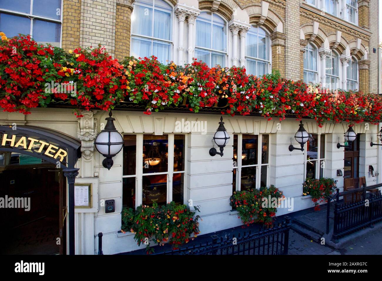 Mad Hatter Hotel, 3-7 Stamford Street, Southwark Memorial, Euston Stazione Ferroviaria, Camden, Londra, Inghilterra. Foto Stock